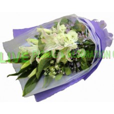 ALL018 : 我温柔的爱 - 白百合配迷人紫色包裝花束 *(本月優惠)
